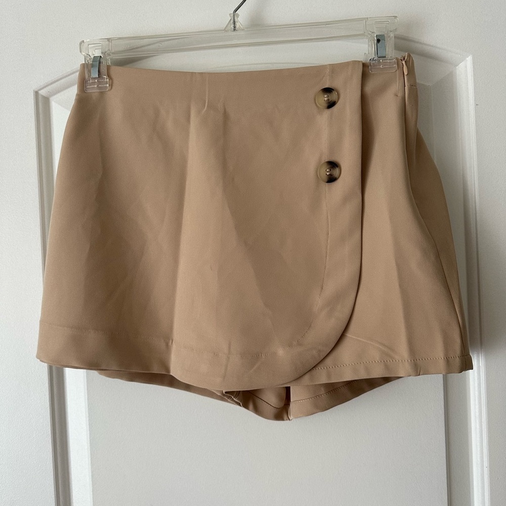 Beige skort- size medium